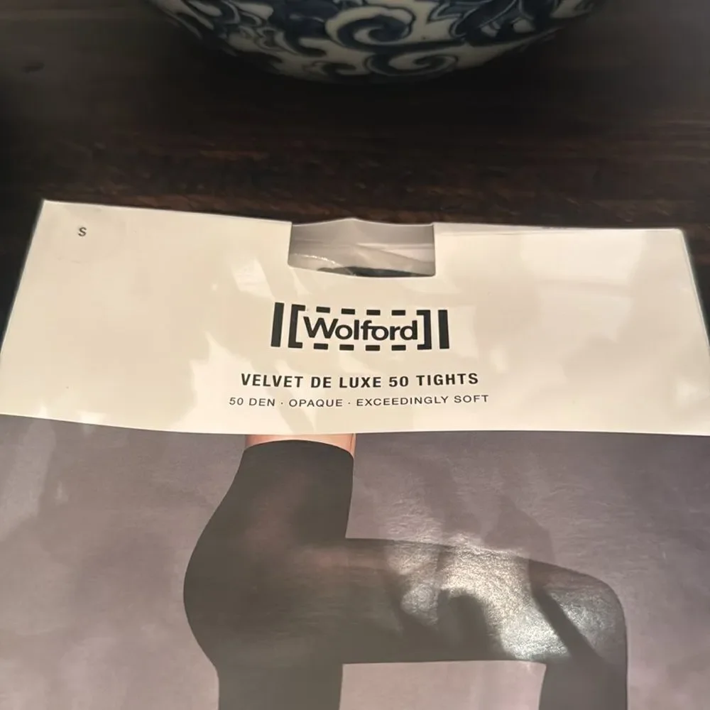 NWT Wolford Velvet De Luxe 50 Tights in black size small